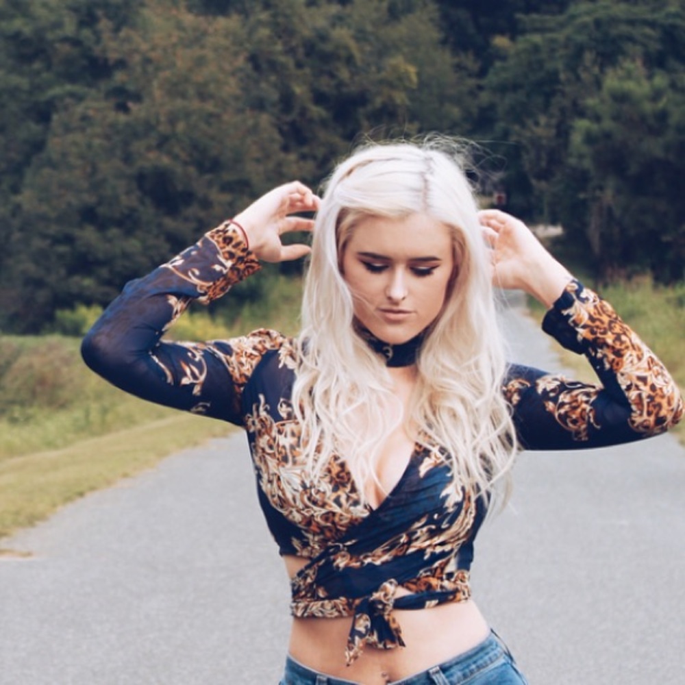 BLUE AND GOLD WRAP AROUND COP TOP